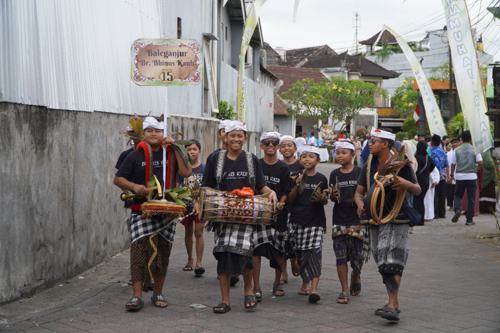 Sekaa Gong Anak-anak Banjar Bhineka Nusa Kauh Ikut Memeriahkan Karnaval Budaya di Dalung